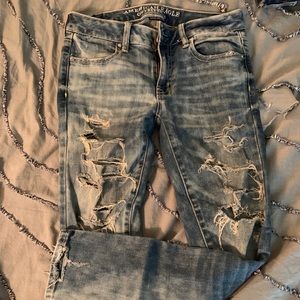 Distressed skinny jeans